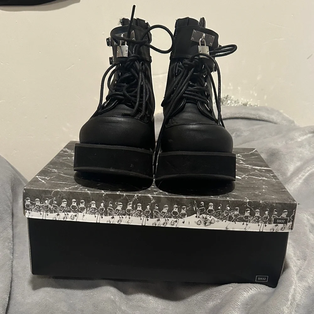 Demonia cult Black Boots(run small) read ⬇️⬇️ - Picture 1 of 9